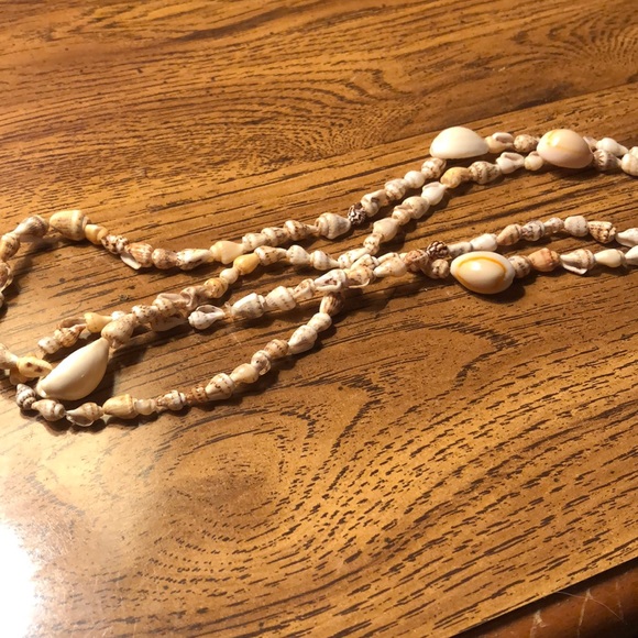 Shell Necklace - Picture 2 of 5
